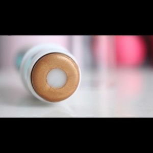 Glossier Haloscope. Topaz.
